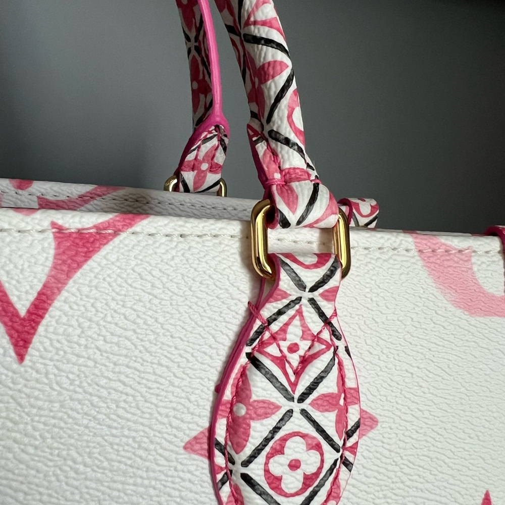 Louis Vuitton Monogram Giant By The Pool 2.0 On The Go PM Pink - Picture 5 of 14